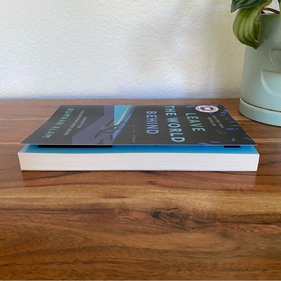 Leave the World Behind by Rumaan Alam, Paperback - Picture 6 of 7